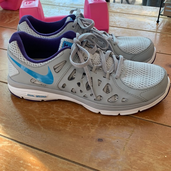 NWOT, Nike Fit Sole gray/purple trim running shoes. - Picture 4 of 6